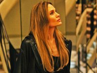 Couture, recensione: Angelina Jolie e l'imprevedibilità della vita (e della moda)