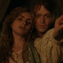 Dracula - L'amore perduto:  Caleb Landry Jones, Zoë Bleu in un'immagine