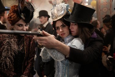 Dracula L Amore Perduto Caleb Landry Jones Zoe Blu Fucile