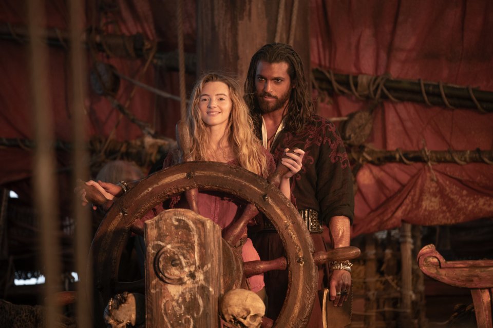 Alanah Bloor Can Yaman Mlor8Qd