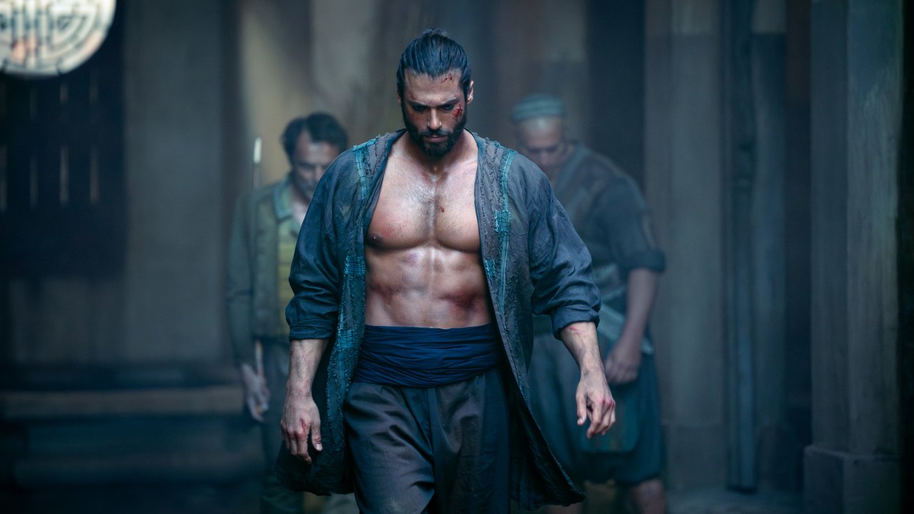 Can Yaman in una scena di Sandokan