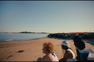 Mad Bills To Pay (Or Destiny, Dile Que No Soy Malo) - Clip