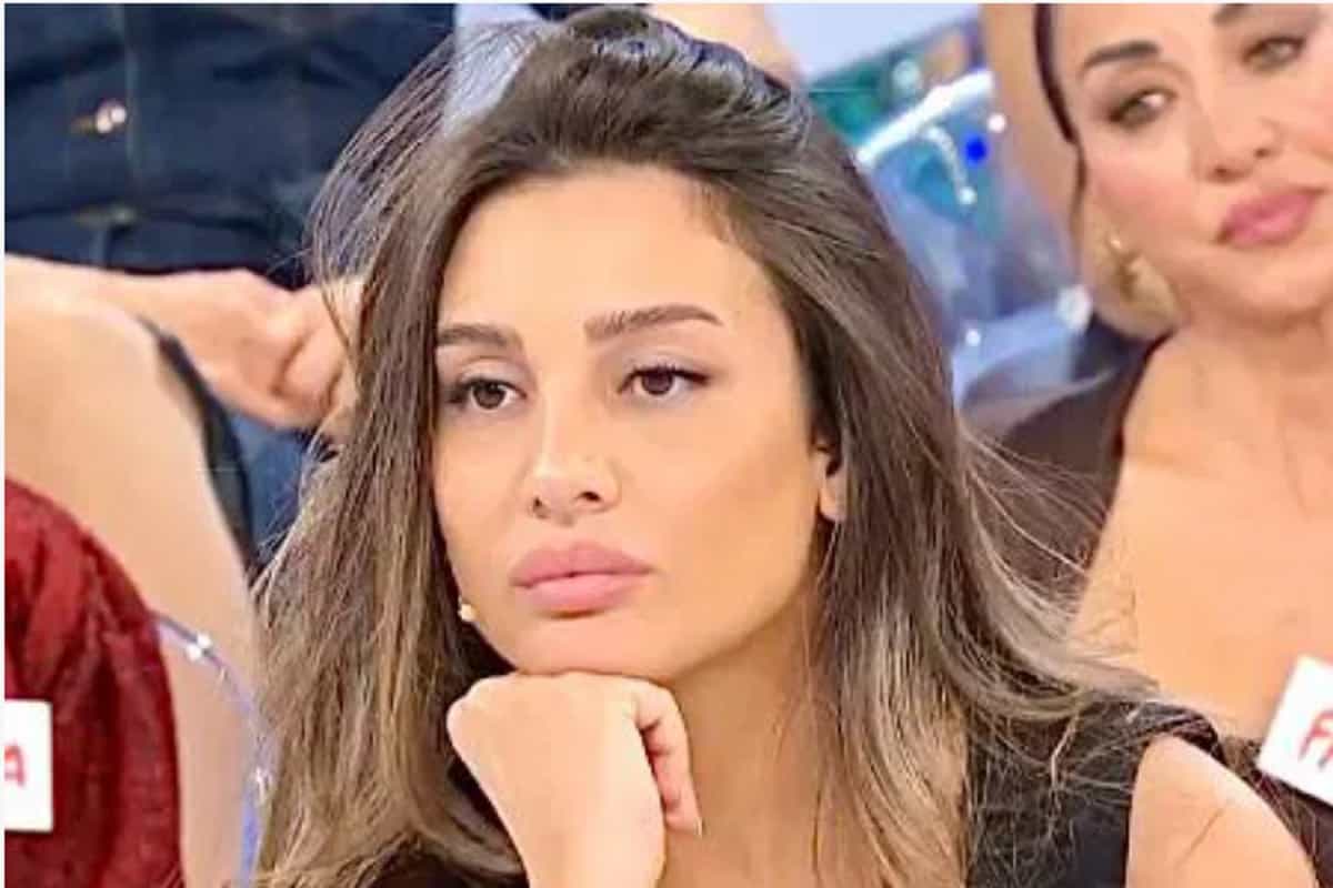Uomini e Donne, Cristina Ferrara dopo il bacio tra Martina e Gianmarco: “giocato sporco, ha perso la maschera”