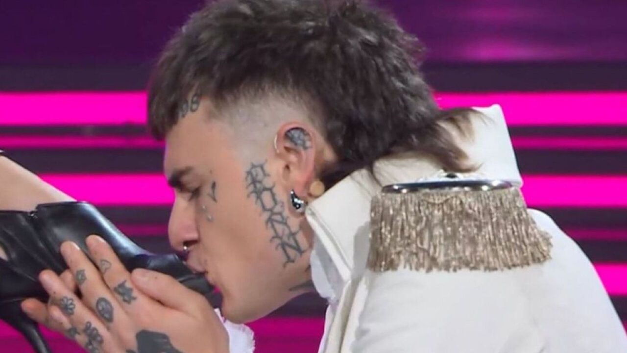 Rosa Chemical  bacia i piedi di Erica Martinelli