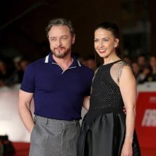 California Schemin': James McAvoy sul tappeto rosso al Festival del Cinema di Roma 2025