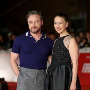 California Schemin': James McAvoy sul tappeto rosso al Festival del Cinema di Roma 2025