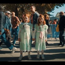 I Love Lucca Comics & Games: due bambine vestite come le terrificanti bimbe di Shining