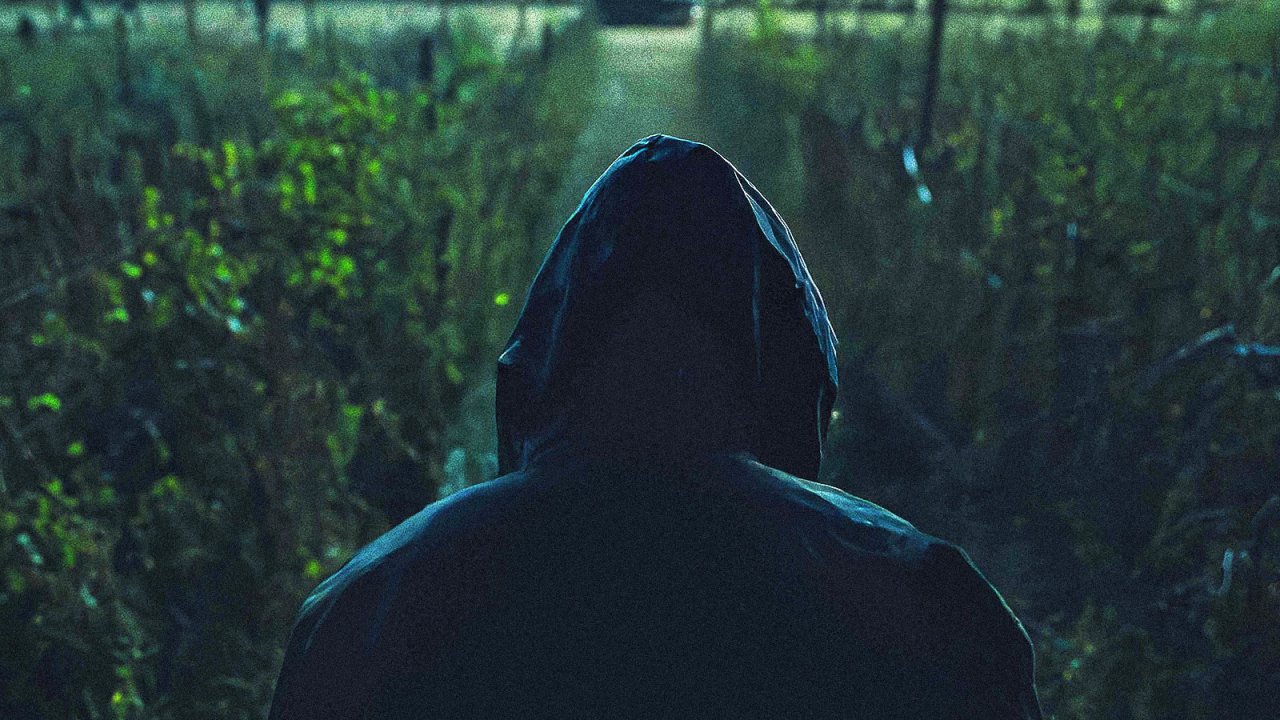 Una scena de Il Mostro, la serie Netflix di Stefano Sollima