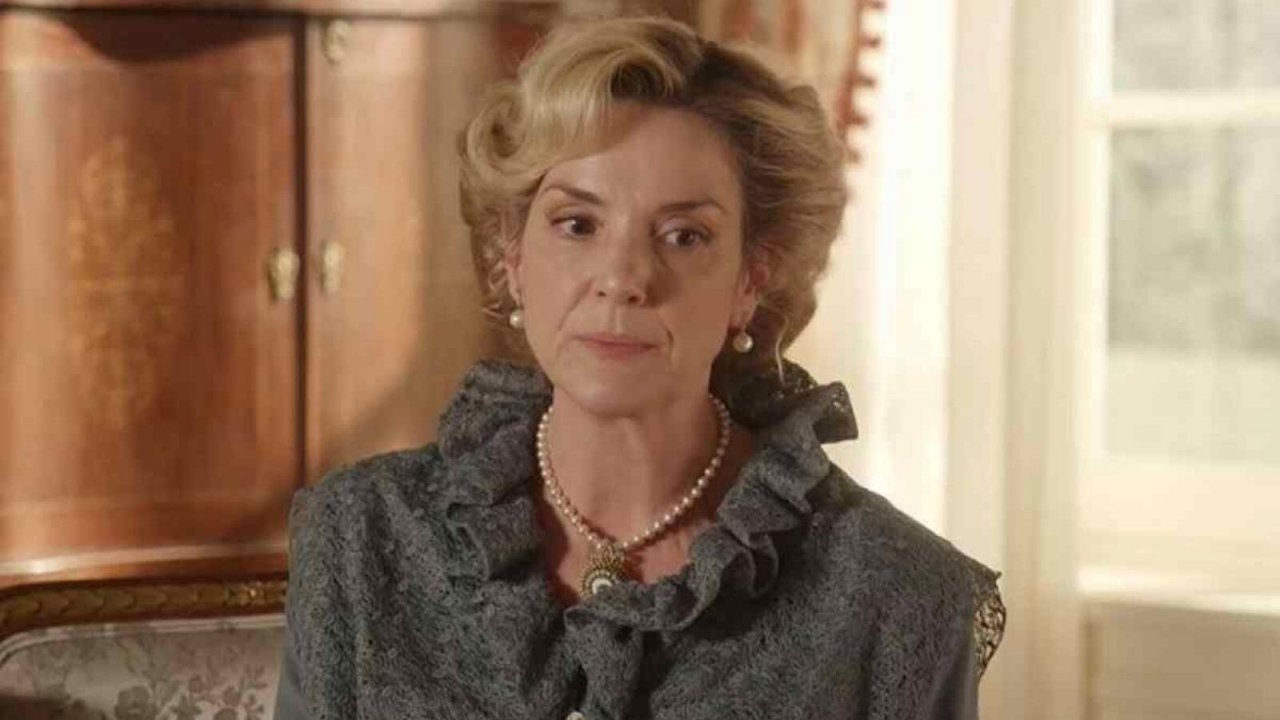 Cruz interpretata da Eva Martín