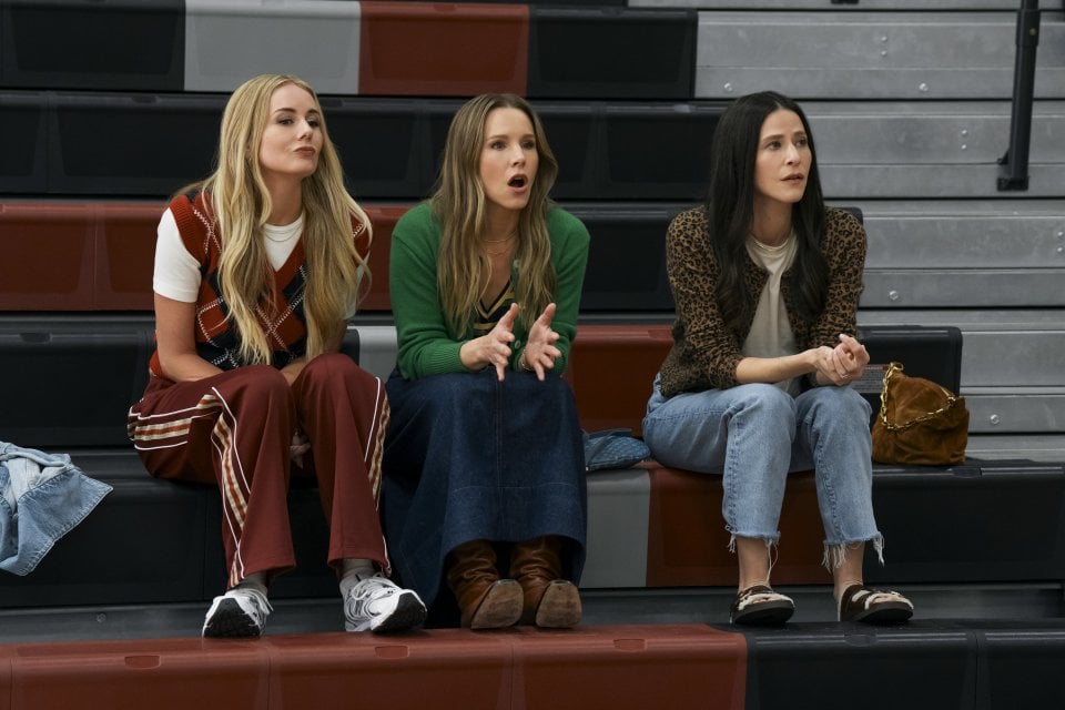 Nobody Wants This Kristen Bel Justine Lupe Jackie Tohn Scena Seconda Stagione Serie Tv Netflix