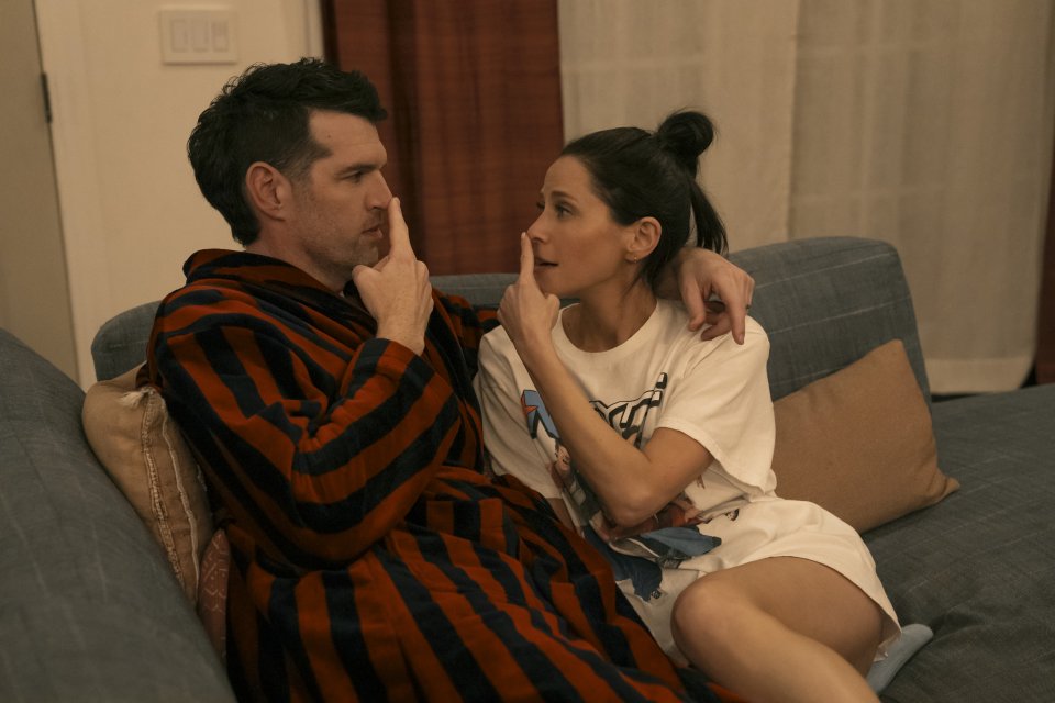Nobody Wants This Timothy Simons Jackie Tohn Scena Seconda Stagione Serie Tv Netflix
