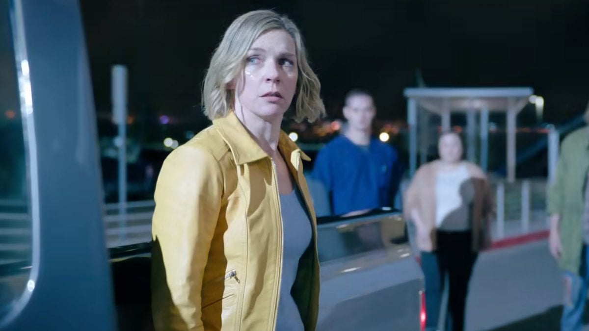 pluribus il trailer della serie di vince gilligan mostra rhea seehorn impegnata a salvare il mondo