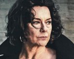 Anna, la recensione: Monica Guerritore e la difficile sfida di raccontare Magnani