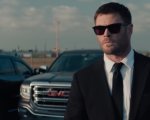 Chris Hemsworth organizza una rapina di gioielli con Halle Berry nel trailer di Crime 101