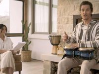 Matthew McConaughey, il ricordo esilarante dell'arresto mentre suonava i bongos nudo: 'L'ho rifatto 45 volte'