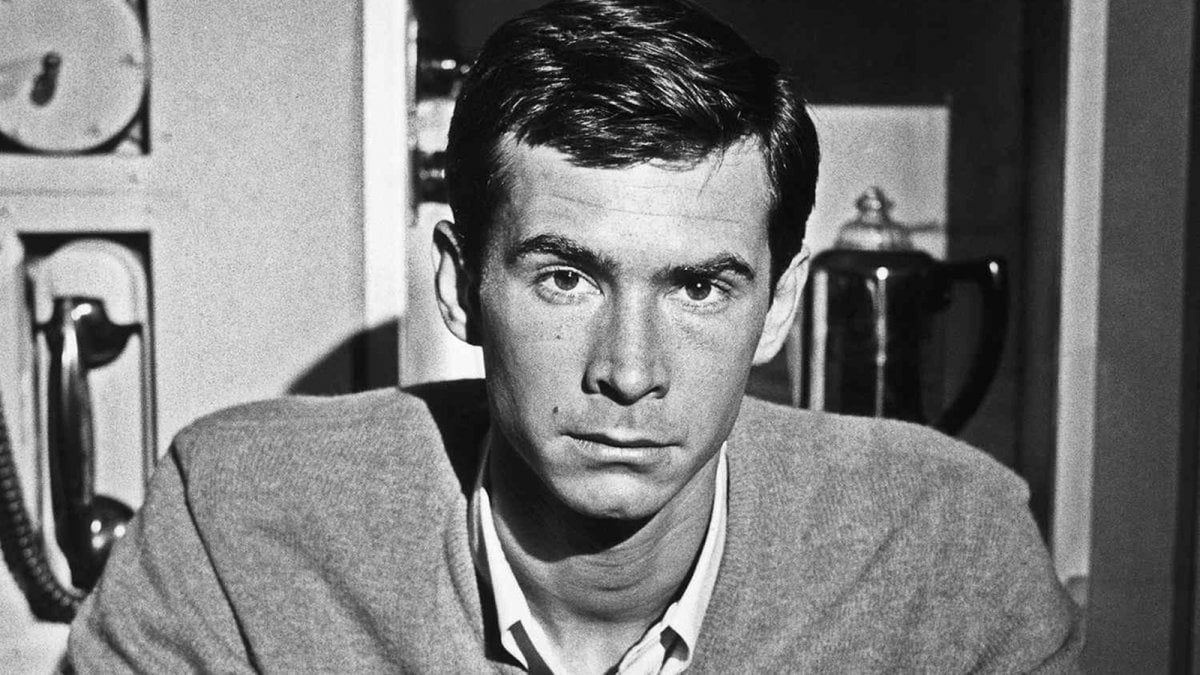 Monster: la storia di Ed Gein, Osgood Perkins critica la serie Netflix: "Modifica la realtà" Monster: la storia di Ed Gein, Osgood Perkins critica la serie Netflix: "Modifica la realtà"