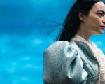 Povere Creature! con Emma Stone stasera su Cielo in prima visione: il film apre il ciclo su Yorgos Lanthimos