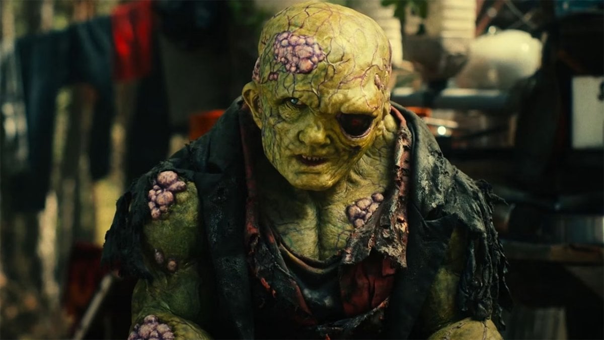 The Toxic Avenger, recensione: il concetto di b movie (moderno) alla massima potenza The Toxic Avenger, recensione: il concetto di b movie (moderno) alla massima potenza