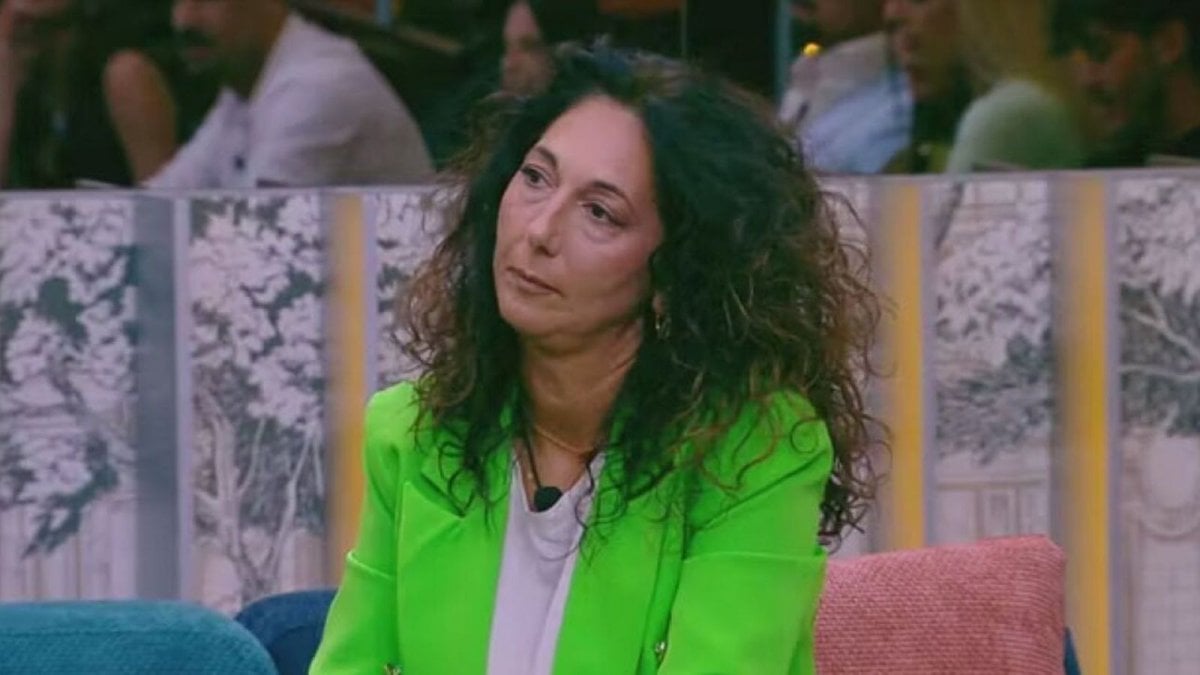 grande fratello donatella mercoledisanto lascia la casa il messaggio di simona ventura preoccupa tutti
