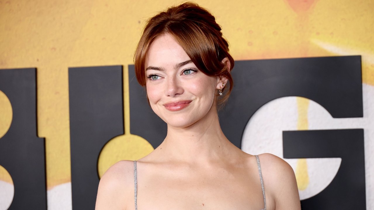 Emma Stone sul red carpet di Bugonia