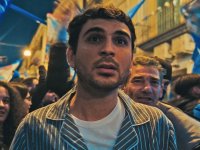 Tienimi presente, recensione: il cinema italiano riparta da Alberto Palmiero