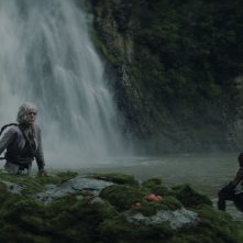 Predator: Badlands - Dimitrius Schuster-Koloamatangi, Elle Fanning in un frame