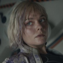 Predator: Badlands - Elle Fanning in un primo piano