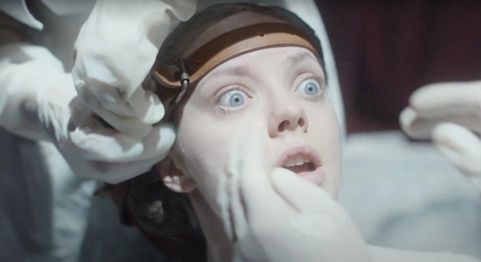 Quando la bellezza diventa orrore: The Ugly Stepsister e il mostro dentro lo specchio