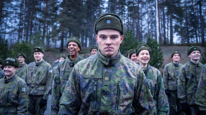 Ricordate 100 litri di birra? Su Prime Video c'è Truppa 13, nuova dark comedy dello stesso regista