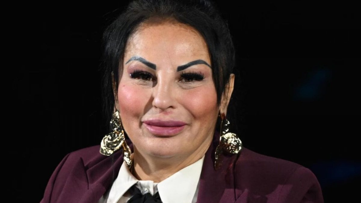 Belve, Rita De Crescenzo fa una terribile confessione: "violentata da tre uomini" Belve, Rita De Crescenzo fa una terribile confessione: "violentata da tre uomini"