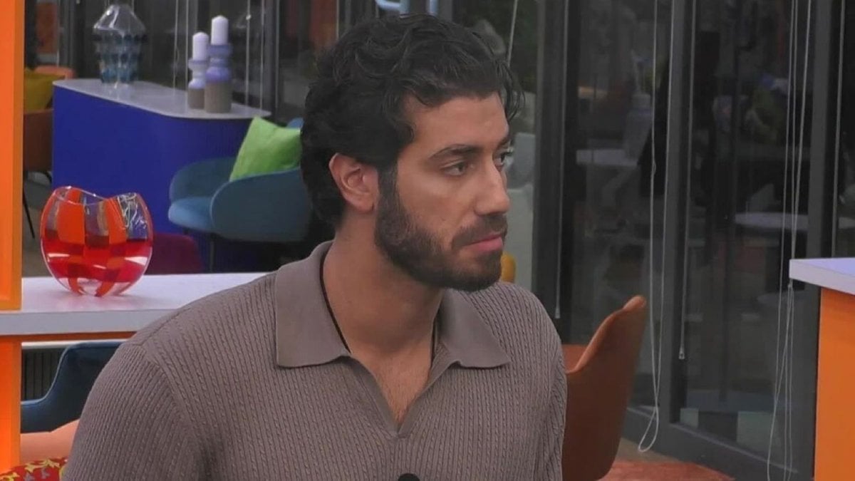 Grande Fratello, Omer contro Jonas: la lite infiamma la Casa e Grazia interviene "così è troppo" Grande Fratello, Omer contro Jonas: la lite infiamma la Casa e Grazia interviene "così è troppo"
