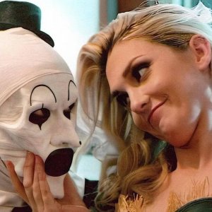 Terrifier: Catherine Corcoran accarezza Art the Clown