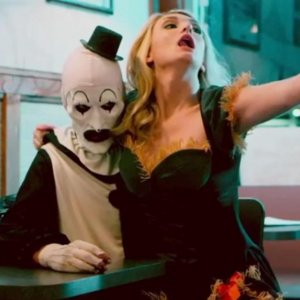 Terrifier: Catherine Corcoran abbraccia Art the Clown
