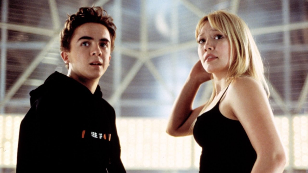Frankie Muniz e Hilary Duff in una scena di Agente Cody Banks