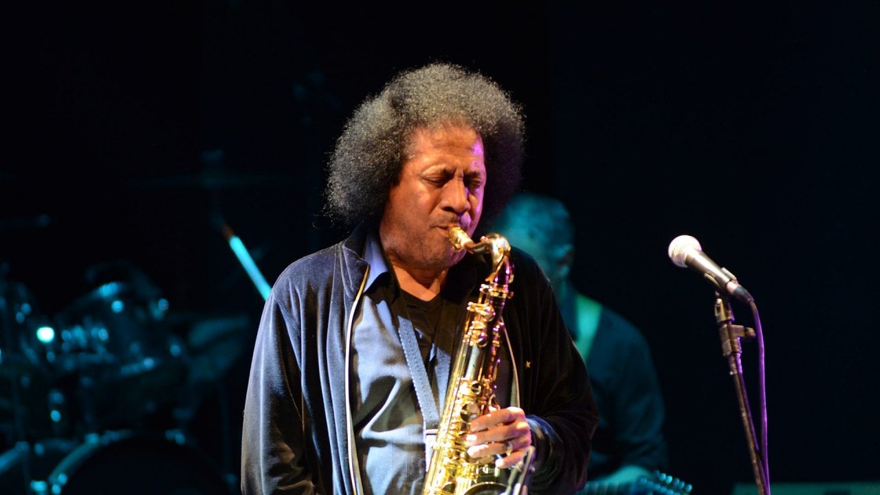 James Senese durante un'esibizione live