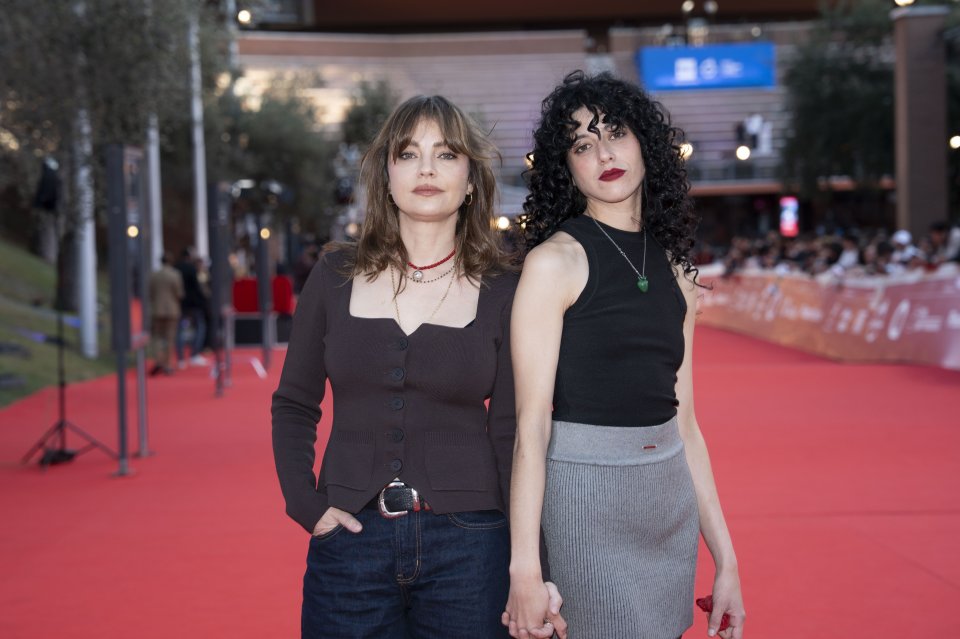 Dolores Fonzi Camila Plaate  Red Carpet Belen E Mancoman 2