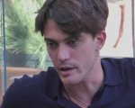 Grande Fratello, messaggio dai fan 'Jonas scendi dal piedistallo' e lui perde le staffe
