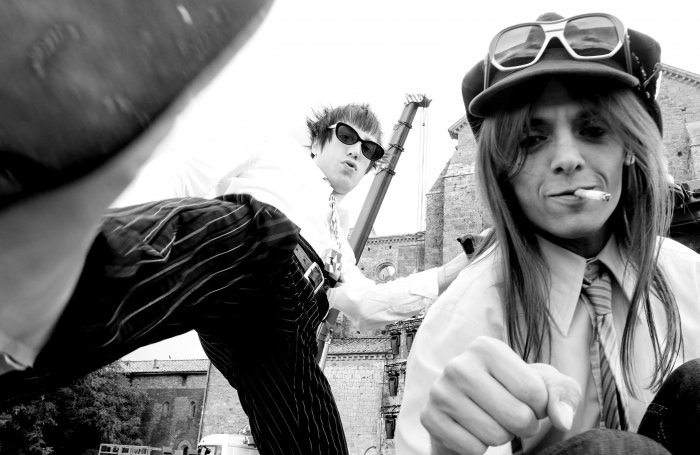 Lucio Corsi e la sua Chitarra nella Roccia: un film concerto che mescola 'cinema e musica'