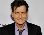 Nato il quattro luglio, Charlie Sheen 'Oliver Stone mi tradì dando il ruolo a Tom Cruise, ma lui era da Oscar'