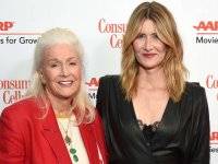 Diane Ladd: la madre di Laura Dern e star di Cuore selvaggio e Chinatown è morta a 89 anni