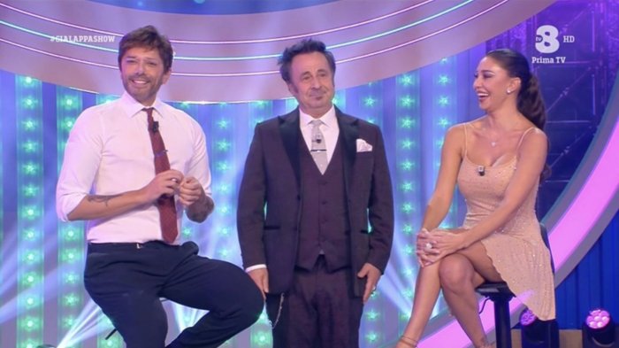 Belen Rodriguez al GialappaShow non risparmia frecciatine a De Martino, ma c’è lo zampino di Gigi e Ross