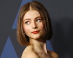 Thomasin McKenzie e Ansel Elgort star del film sull'amicizia tra Audrey Hepburn e Givenchy