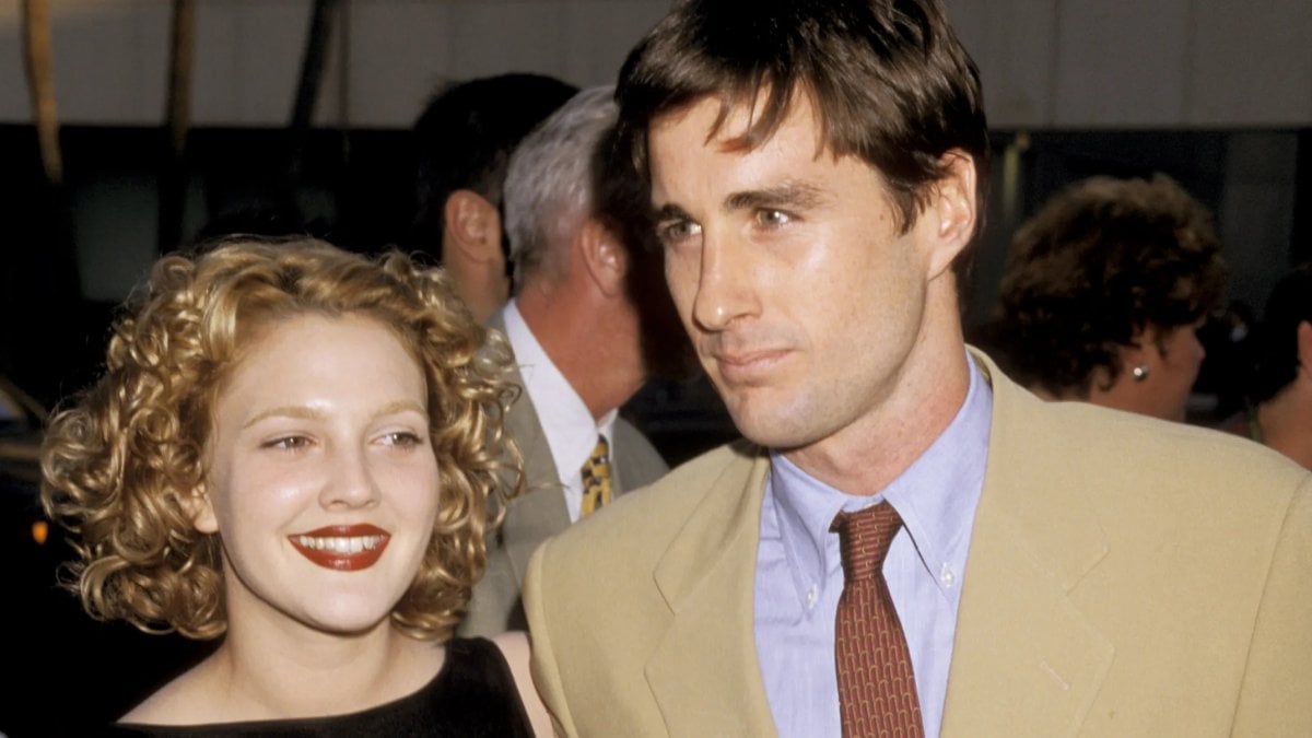 Drew Barrymore chiama l’ex Luke Wilson in diretta tv: il messaggio d’affetto della star di E.T. Drew Barrymore chiama l’ex Luke Wilson in diretta tv: il messaggio d’affetto della star di E.T.