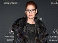 Debra Messing nella bufera: accusa il neo sindaco di New York Zohran Mamdani di essere jihadista