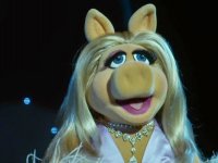 Jennifer Lawrence annuncia a sorpresa: 'Produrrò con Emma Stone un film su Miss Piggy!'