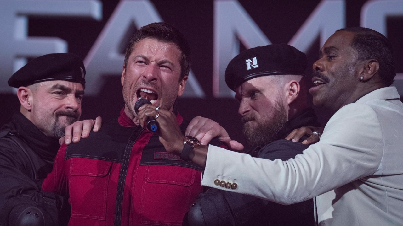 Glen Powell e Colman Domingo in una scena di The Running Man