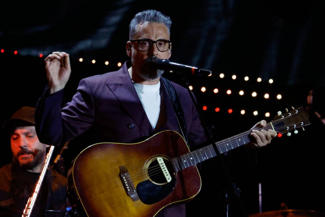 Brunori Sas e il Tempo delle noci: se la musica esalta il dubbio e l'incertezza