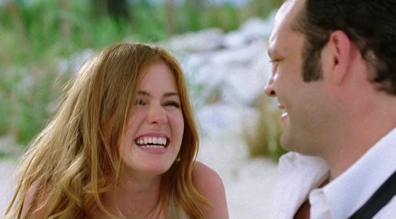 Isla Fisher e Vince Vaughn in una scena di 2 single a nozze