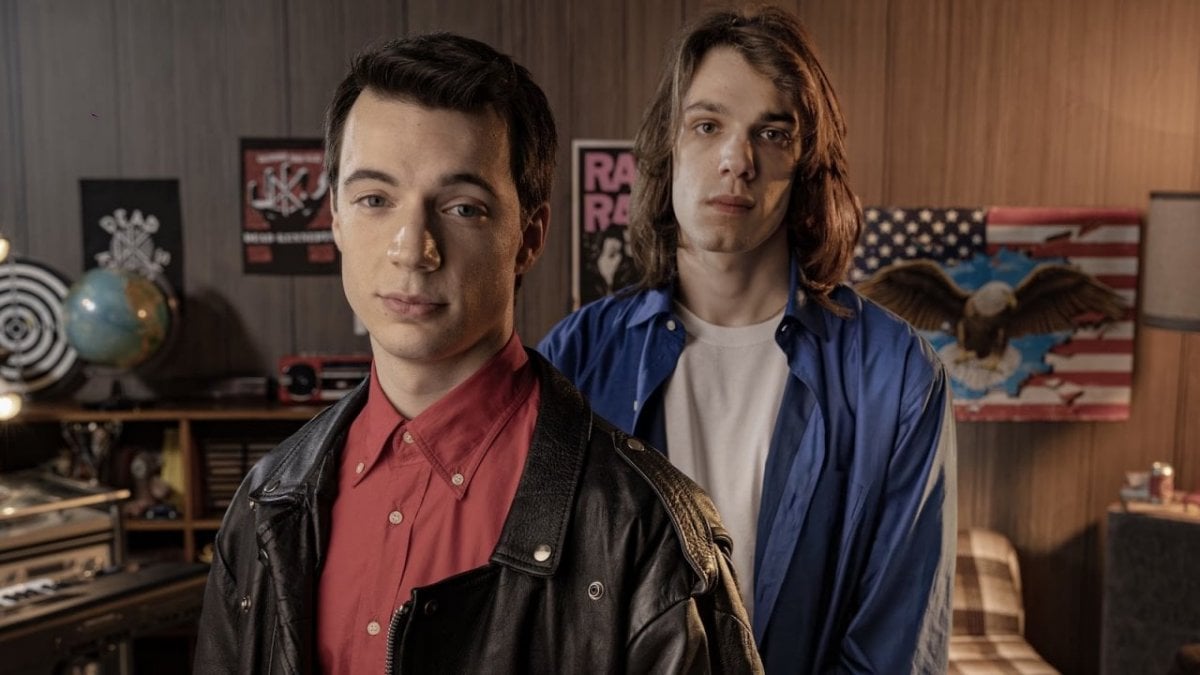 Hanno ucciso l’uomo ragno: da stasera in prima visione su TV8 la serie sugli 883 di Sydney Sibilia Hanno ucciso l’uomo ragno: da stasera in prima visione su TV8 la serie sugli 883 di Sydney Sibilia