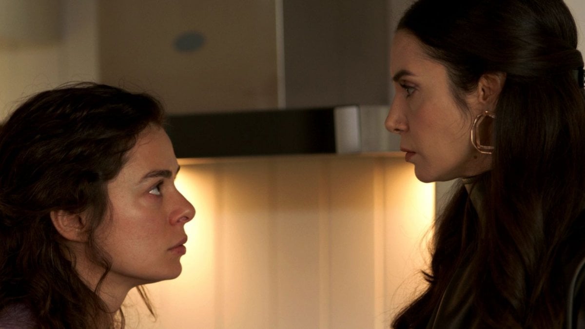 La forza di una donna, anticipazioni 8 novembre: Bahar affronta Piril, il funerale di Yeliz commuove tutti La forza di una donna, anticipazioni 8 novembre: Bahar affronta Piril, il funerale di Yeliz commuove tutti